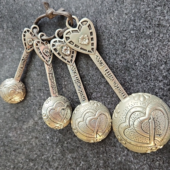 Decorative Metal Heart Design Measuring Spoons - Picture 4 of 6